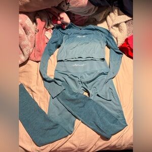 Amplify set alphalete